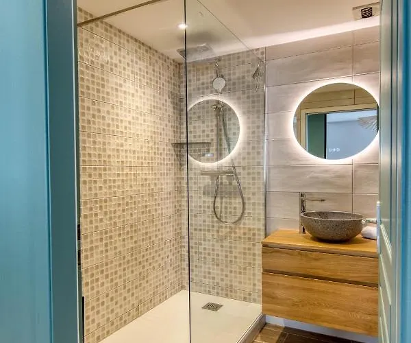 Апартаменты Appartement Le Verdoyant Hyper Centre Avec Parking Et Sauna *