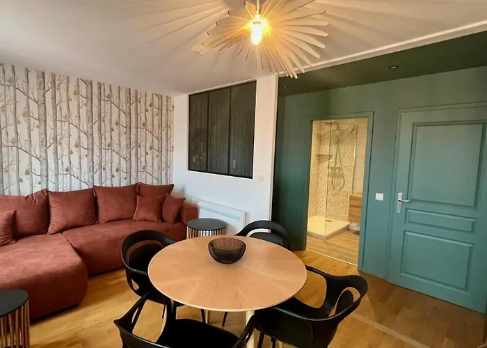 Апартаменты Appartement Le Verdoyant Hyper Centre Avec Parking Et Sauna Кольмар